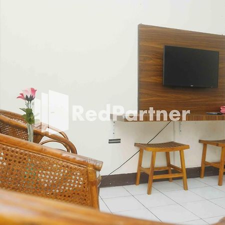 Hotel Transit 1 Makassar Redpartner מראה חיצוני תמונה