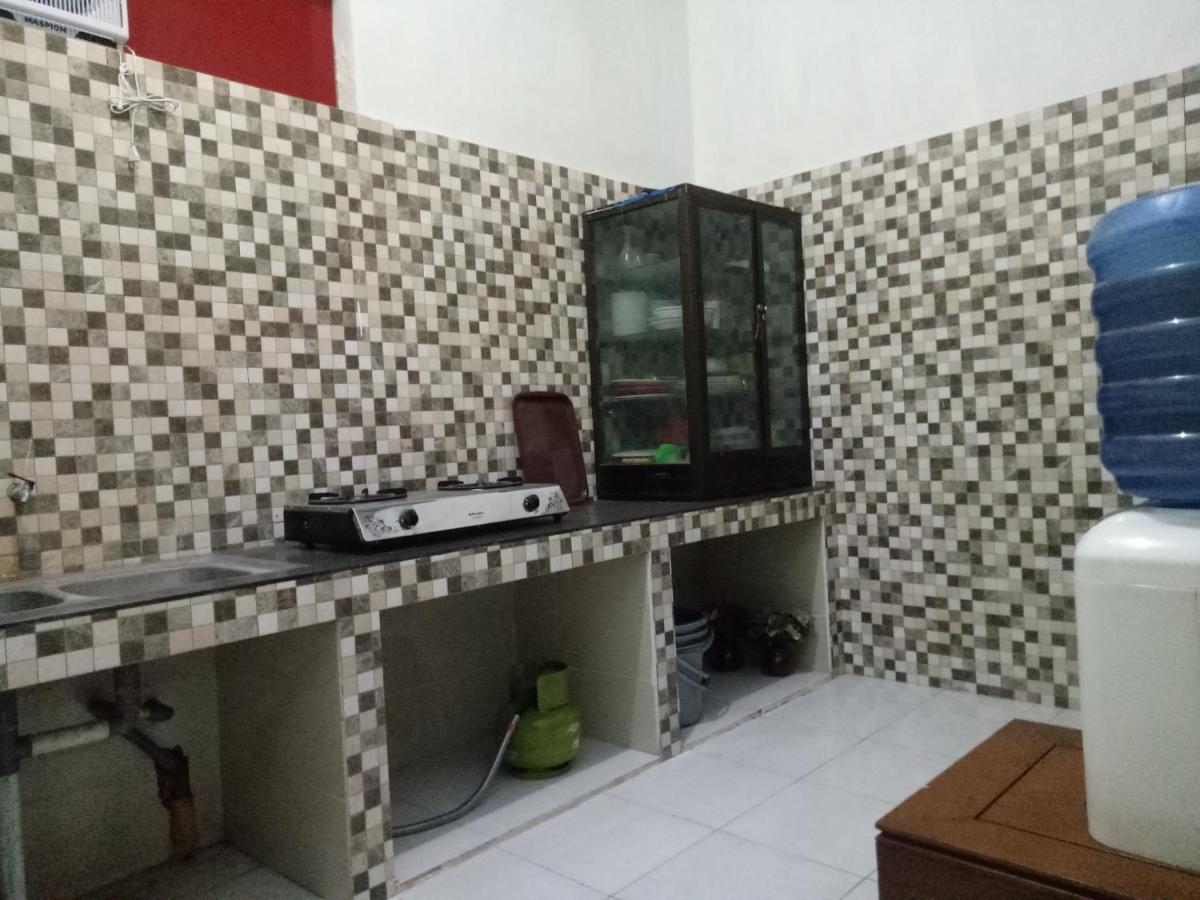Hotel Transit 1 Makassar Redpartner מראה חיצוני תמונה