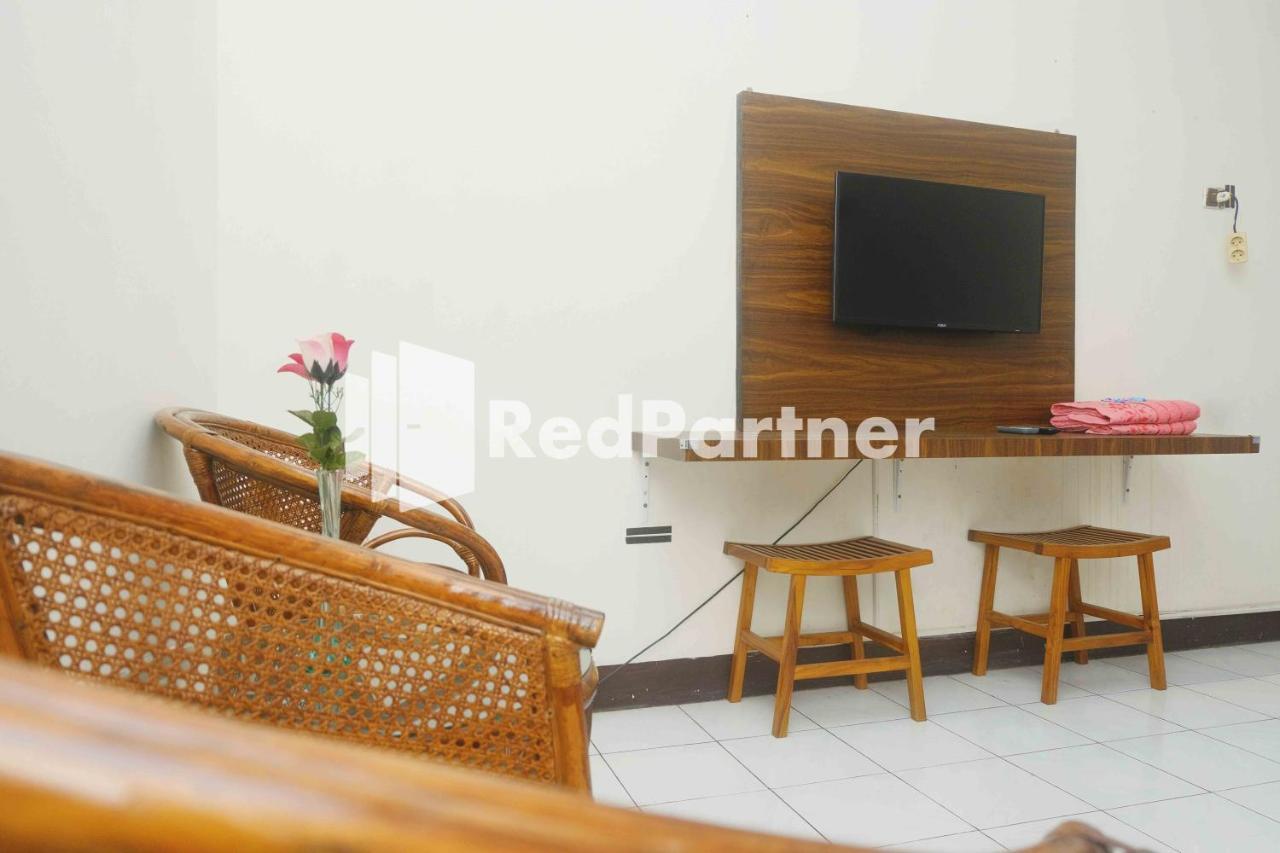Hotel Transit 1 Makassar Redpartner מראה חיצוני תמונה