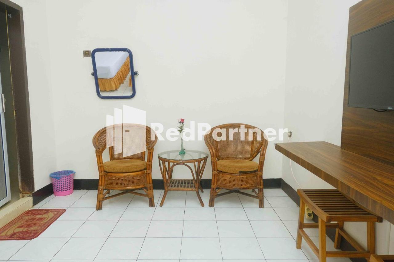 Hotel Transit 1 Makassar Redpartner מראה חיצוני תמונה