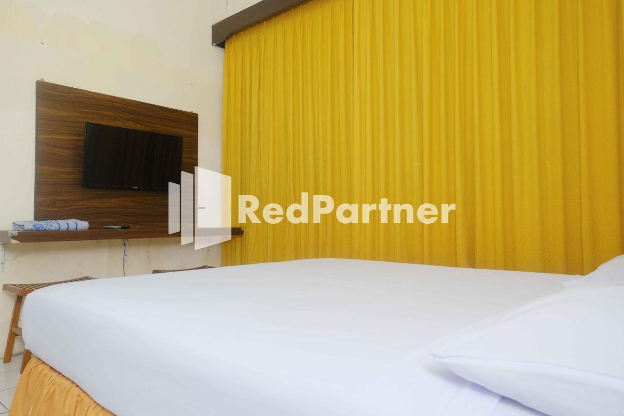 Hotel Transit 1 Makassar Redpartner מראה חיצוני תמונה
