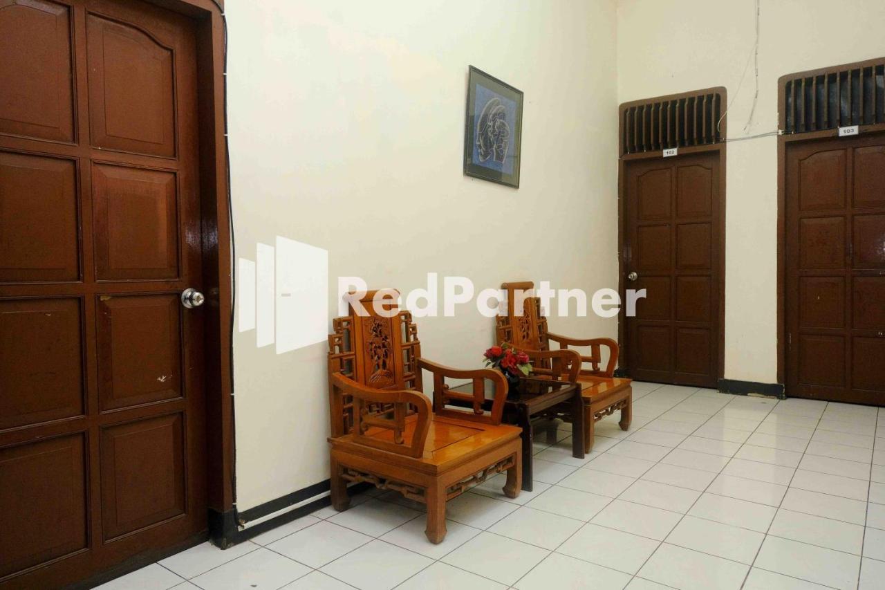 Hotel Transit 1 Makassar Redpartner מראה חיצוני תמונה