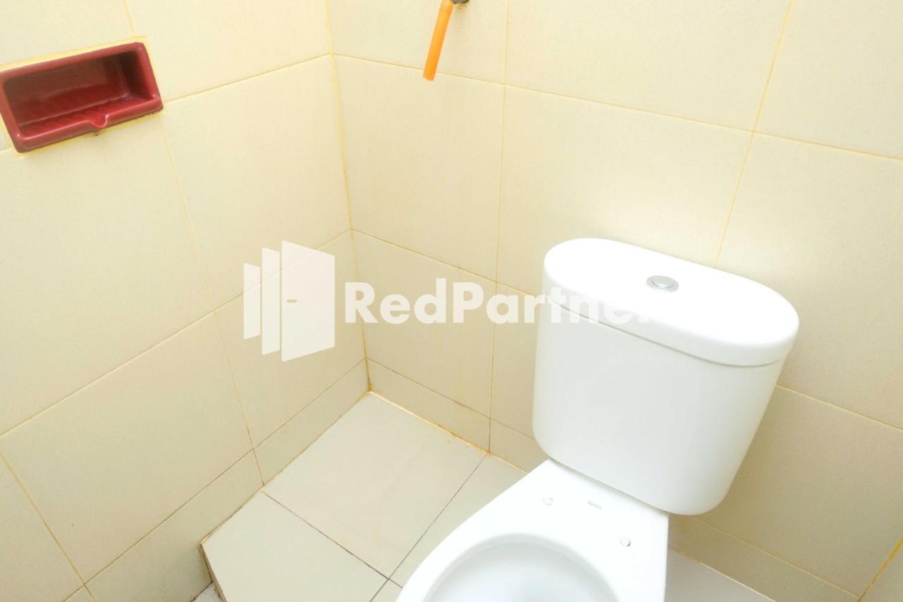 Hotel Transit 1 Makassar Redpartner מראה חיצוני תמונה