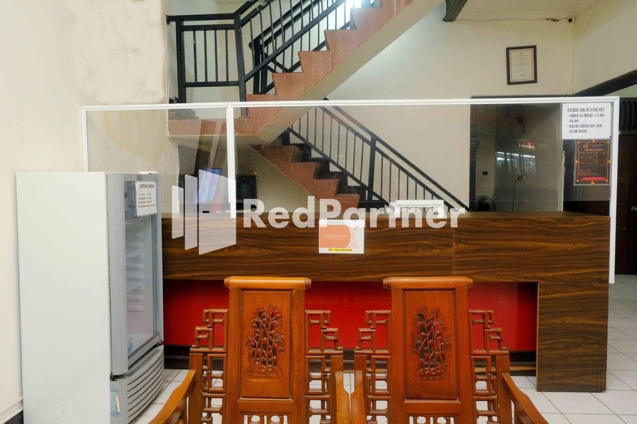 Hotel Transit 1 Makassar Redpartner מראה חיצוני תמונה