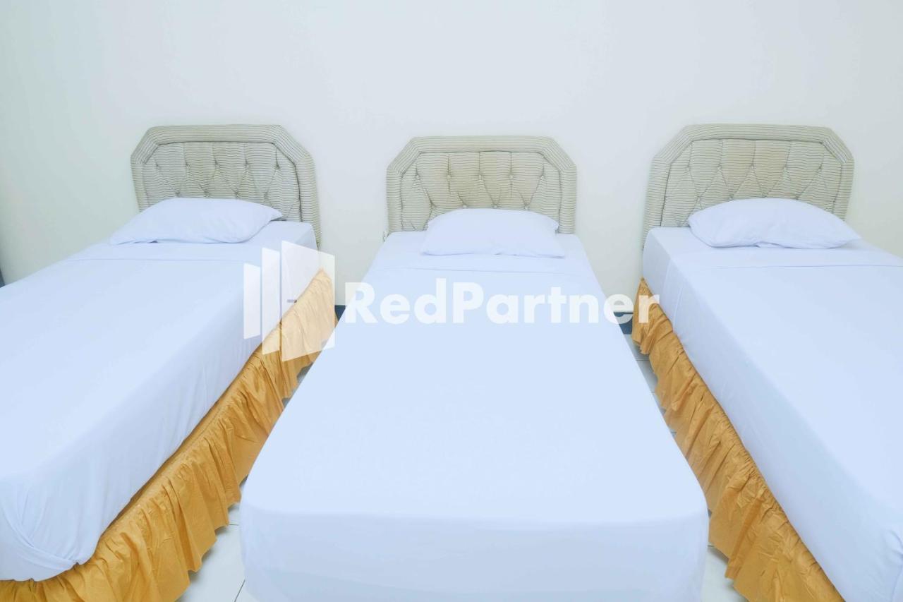 Hotel Transit 1 Makassar Redpartner מראה חיצוני תמונה
