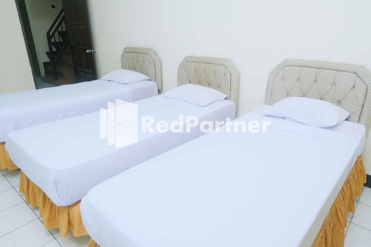 Hotel Transit 1 Makassar Redpartner מראה חיצוני תמונה
